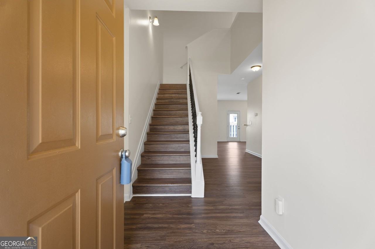 1240 Faye Ct - Photo 5 of 42