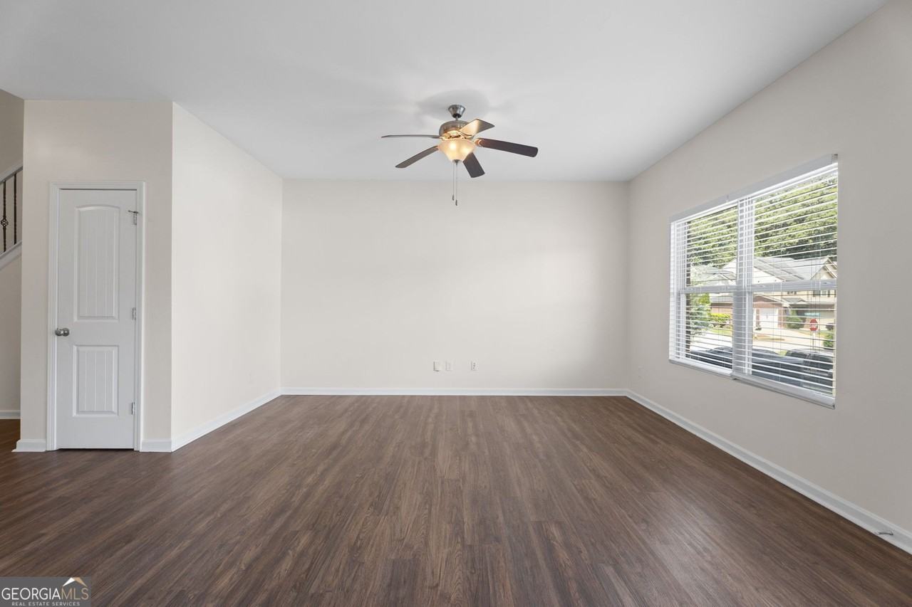 1240 Faye Ct - Photo 7 of 42