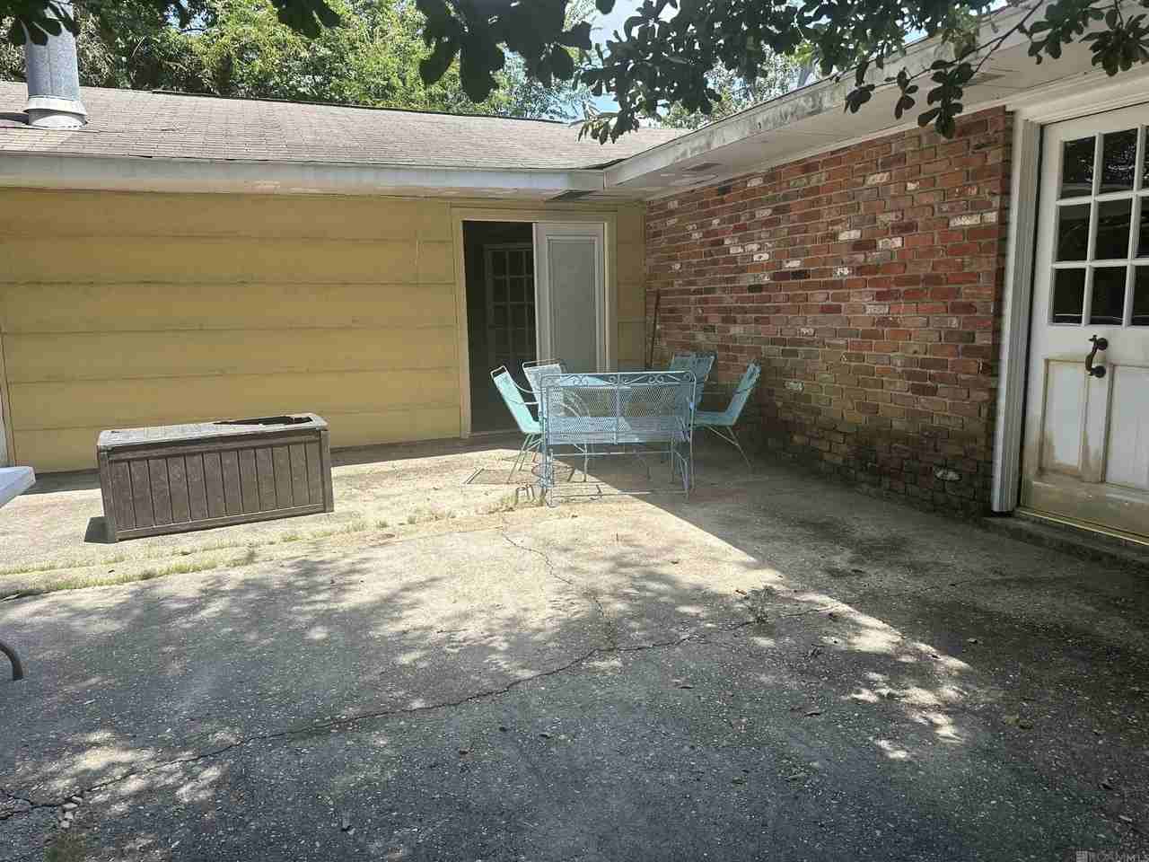 10549 Shermoor Dr - Photo 2 of 14
