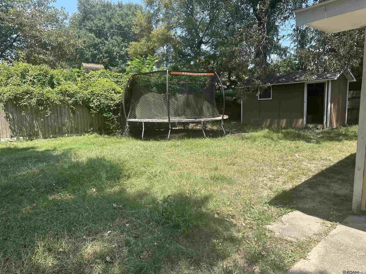 10549 Shermoor Dr - Photo 3 of 14