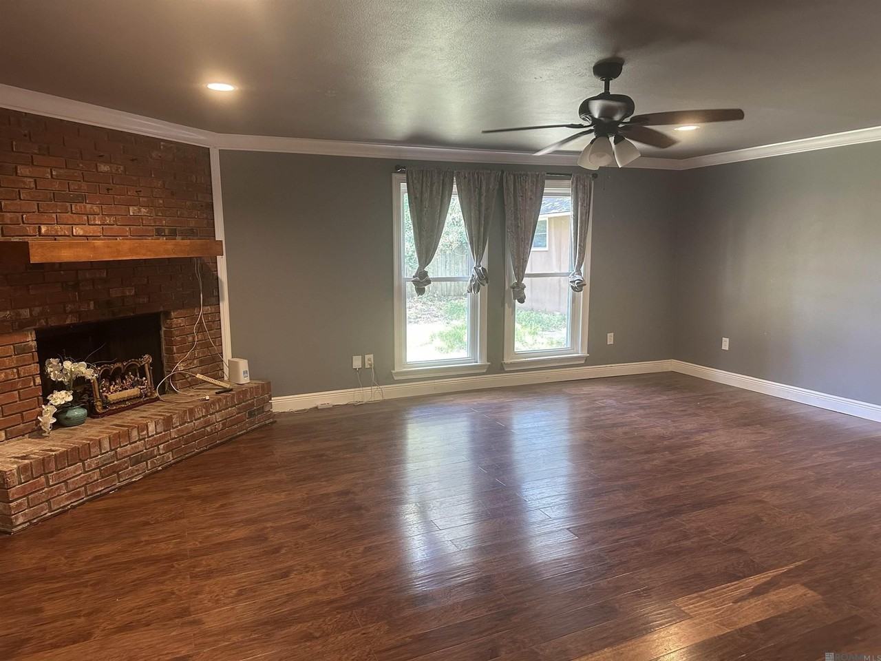 10549 Shermoor Dr - Photo 5 of 14