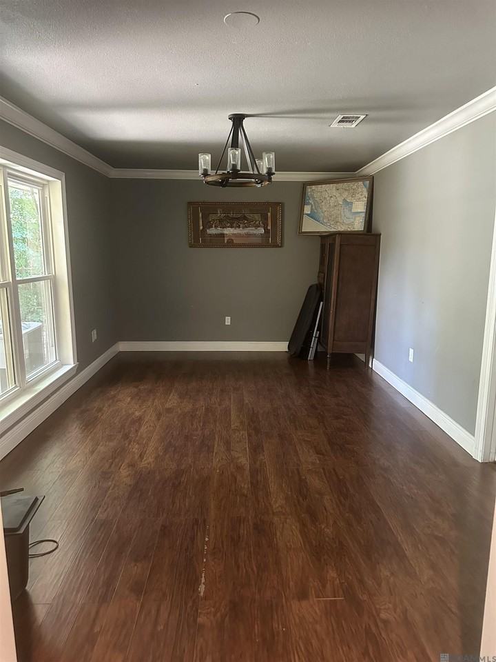 10549 Shermoor Dr - Photo 7 of 14