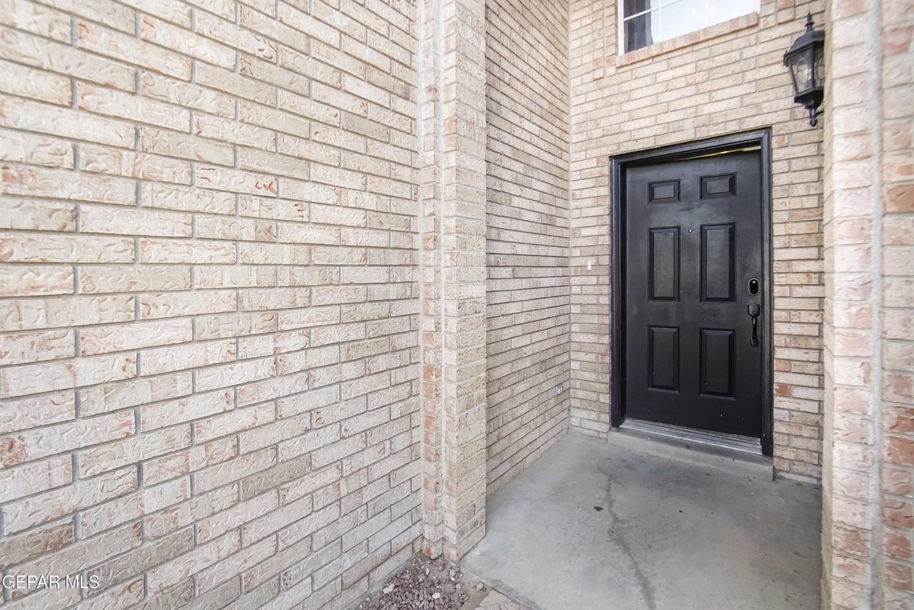918 Bella Cumbre Dr - Photo 3 of 50