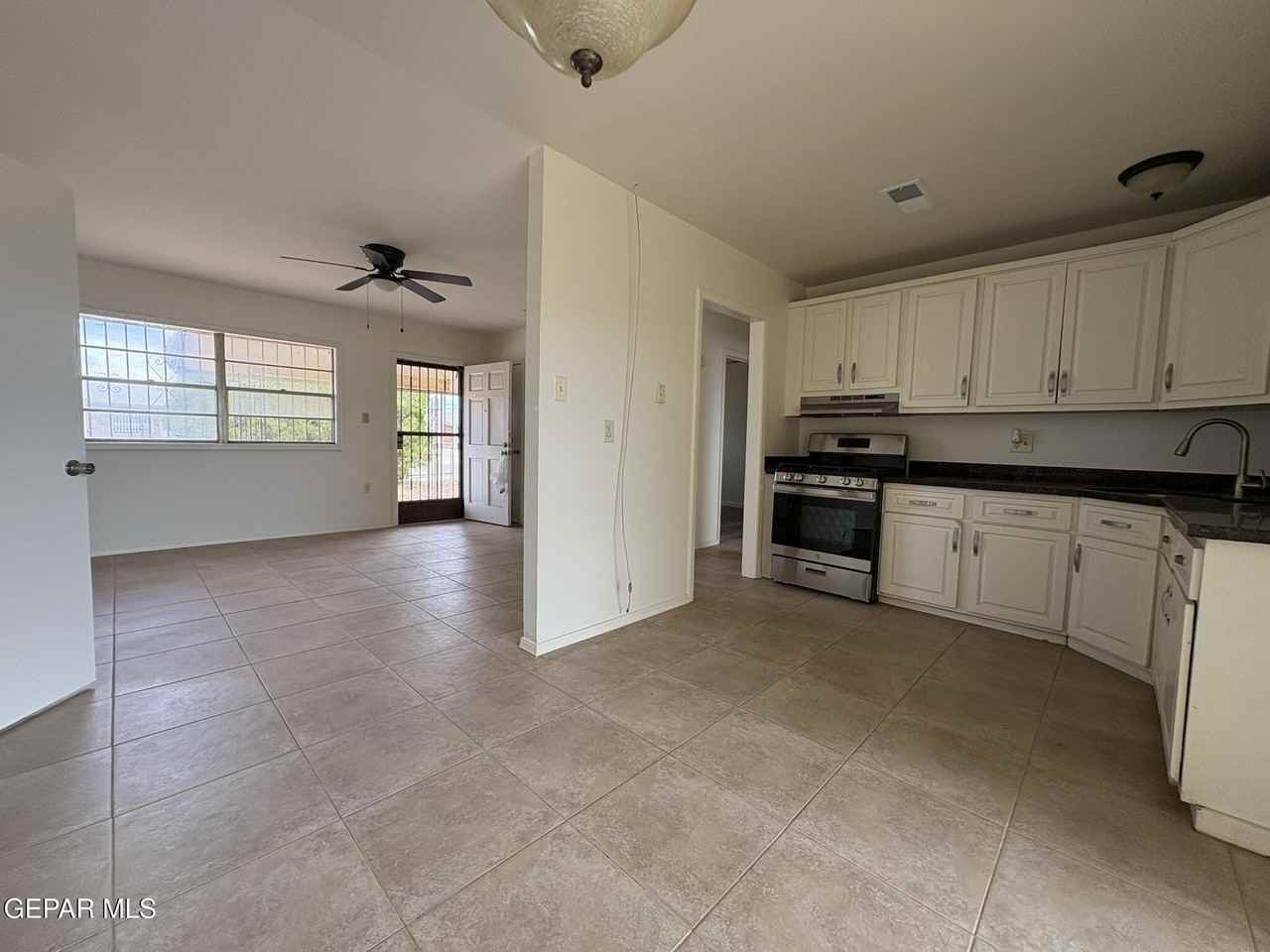 4900 Debeers Dr - Photo 7 of 26