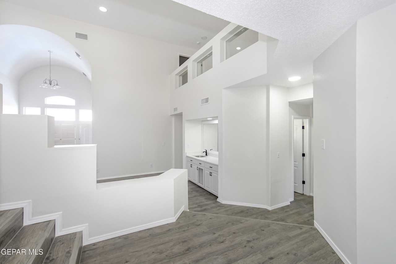 6529 Jim De Groat Dr - Photo 7 of 47