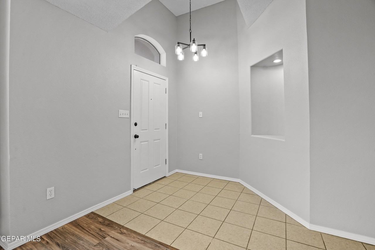 10039 Paloma Dr - Photo 5 of 30