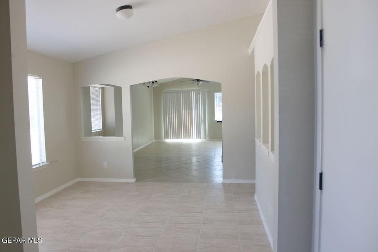5040 Gold Ranch Ave - Photo 6 of 17