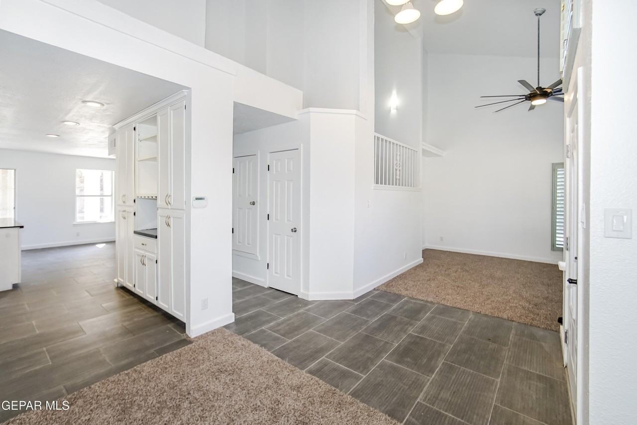 908 Los Pinos Way - Photo 6 of 37