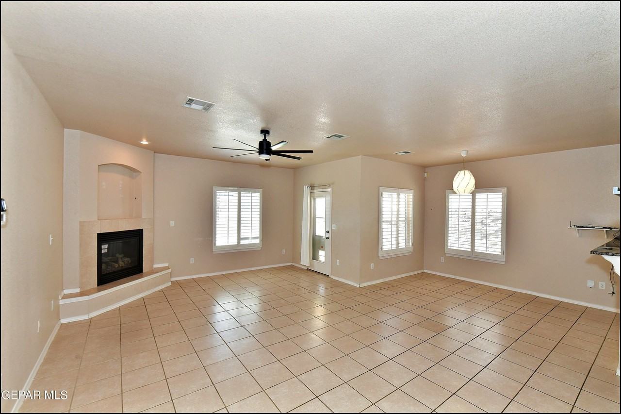 5810 Redstone Mesa Ct - Photo 7 of 42