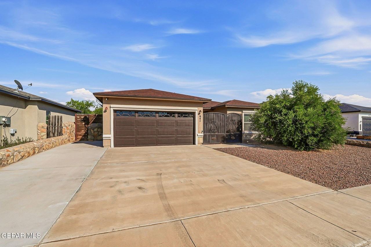 641 Bariloche Dr - Photo 3 of 28