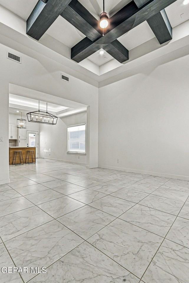 7420 N Valley Ln - Photo 6 of 42