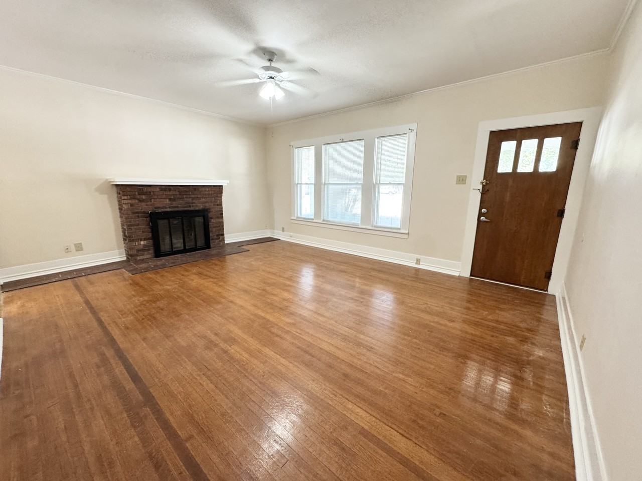 403 E Mountain St #NA - Photo 4 of 19