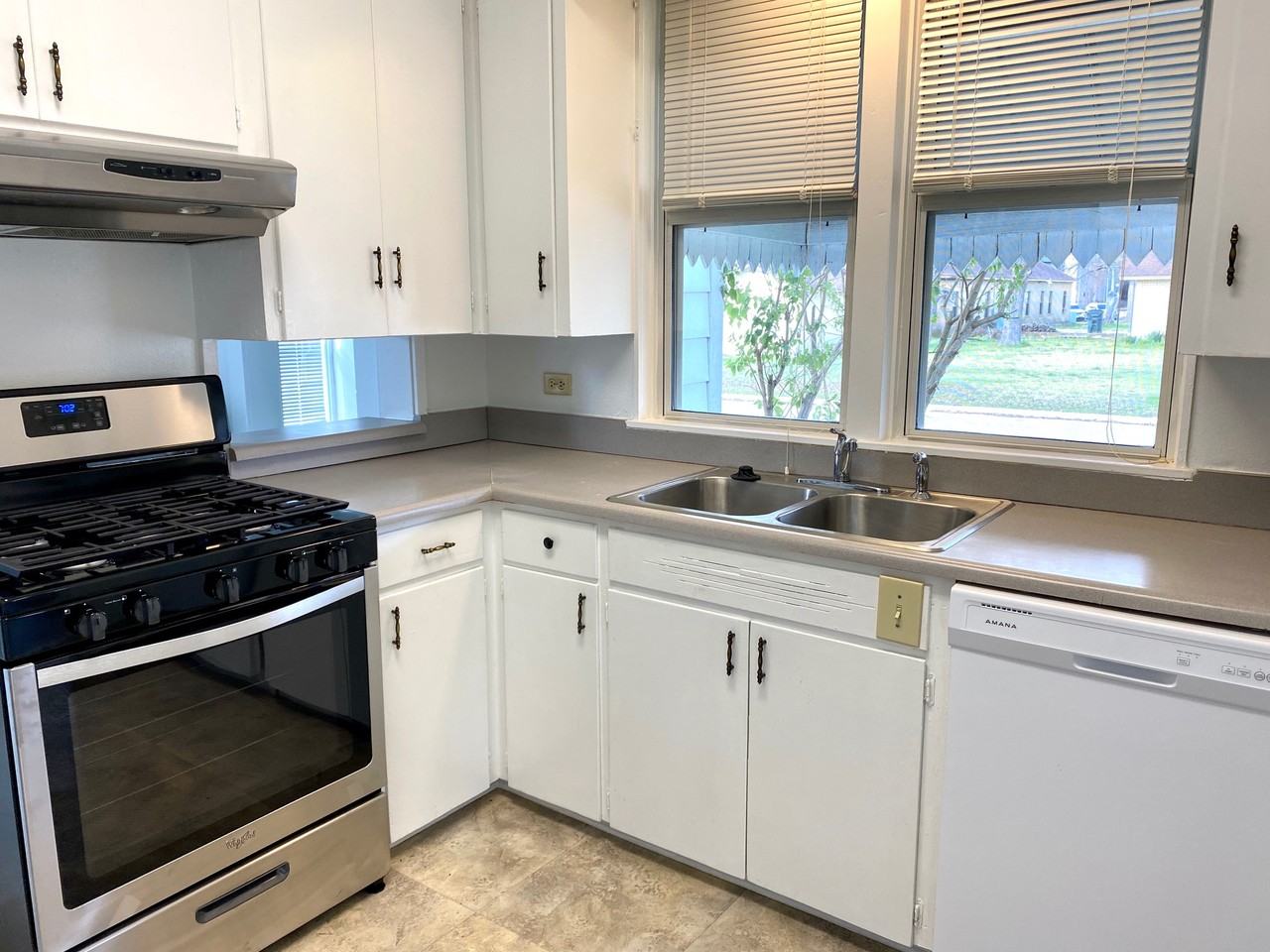 403 E Mountain St #NA - Photo 7 of 19