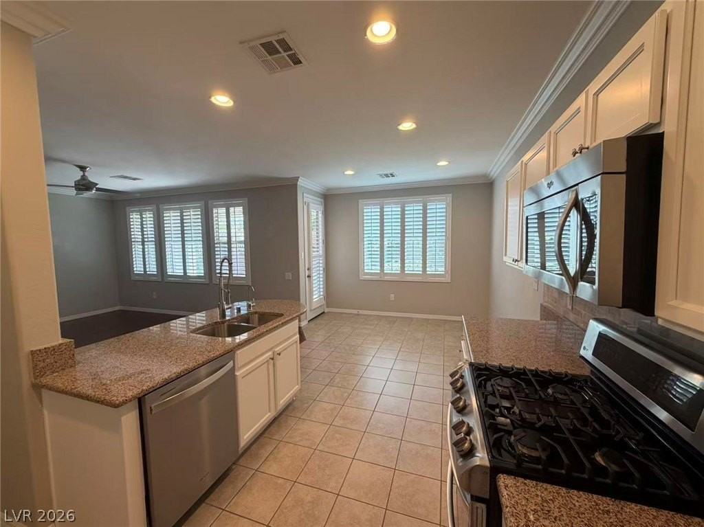 11241 Lompoc Ct - Photo 4 of 17