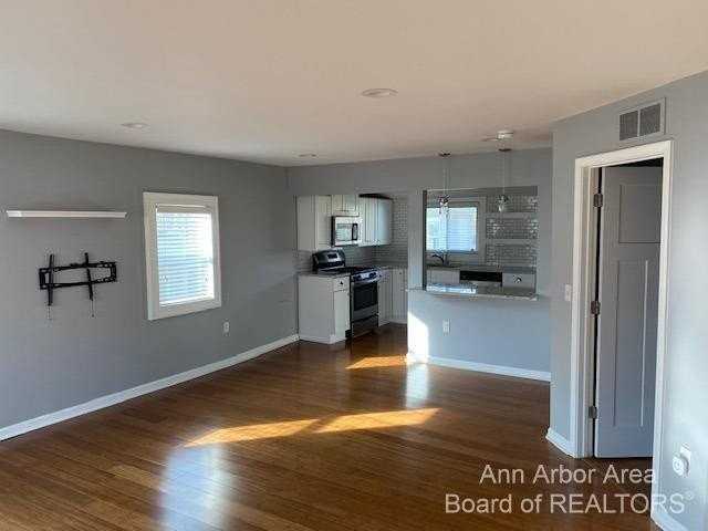 407 N Harris St - Photo 5 of 18
