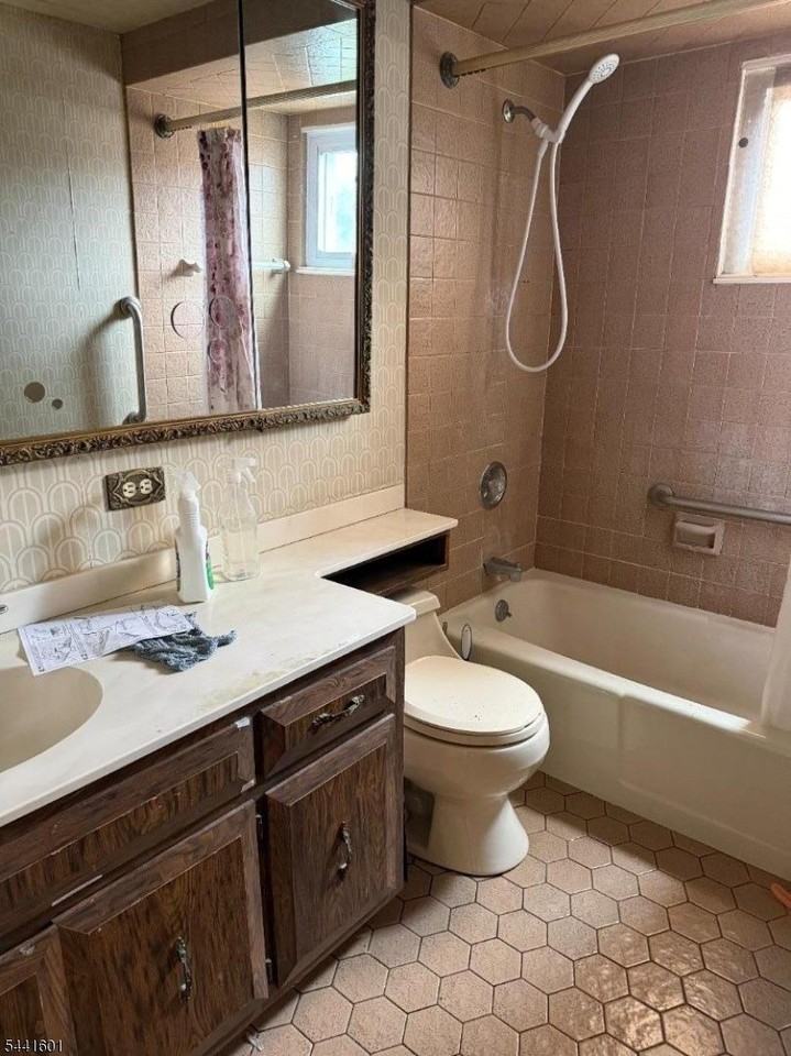 19 Anthony Blvd - Photo 2 of 10