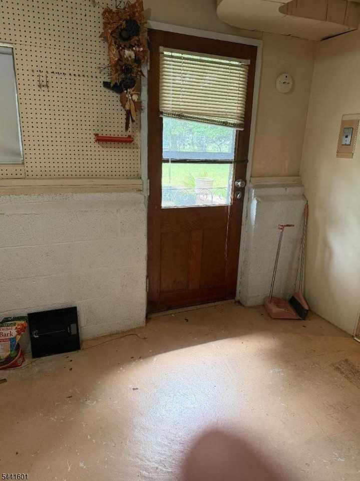 19 Anthony Blvd - Photo 7 of 10
