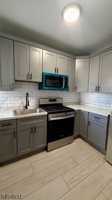 featured image of 423 River St