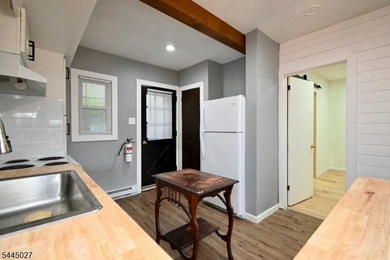 1 S Lakeside Ave #1B - Photo 7 of 13