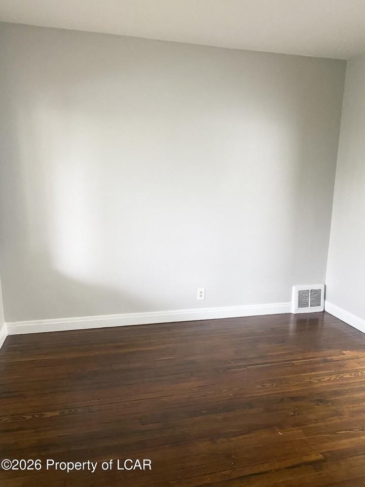 45 Pulaski St - Photo 4 of 23