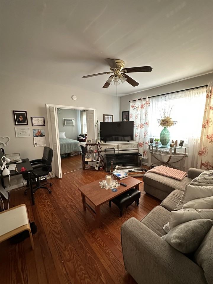 50 Humphrey Ave - Photo 4 of 6