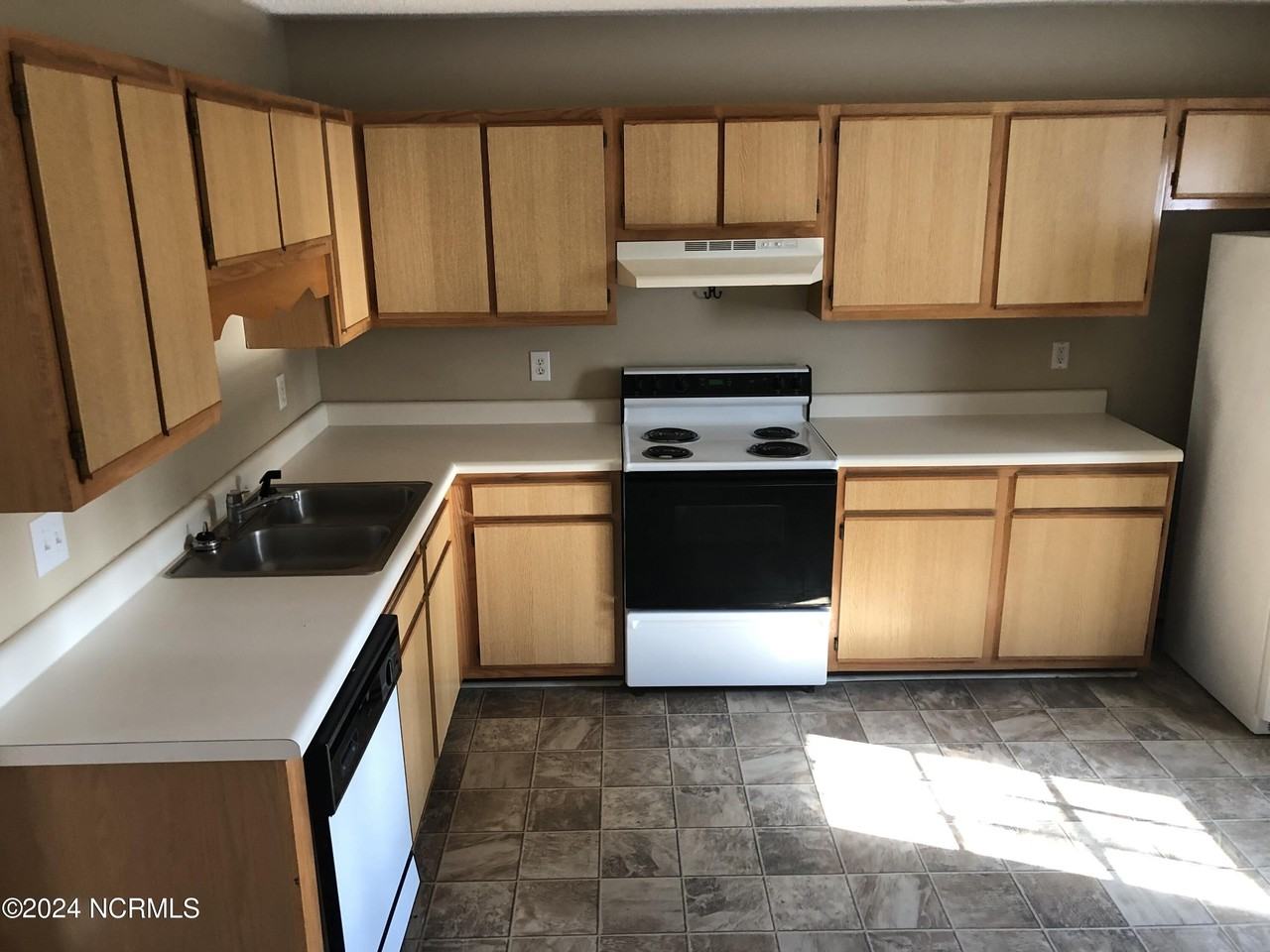 1112 Pueblo Dr - Photo 3 of 6