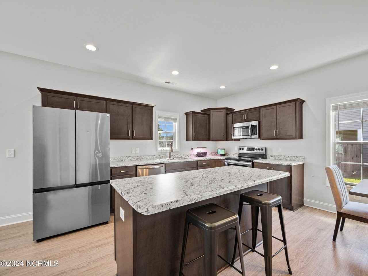 516 Poults Dr - Photo 4 of 23