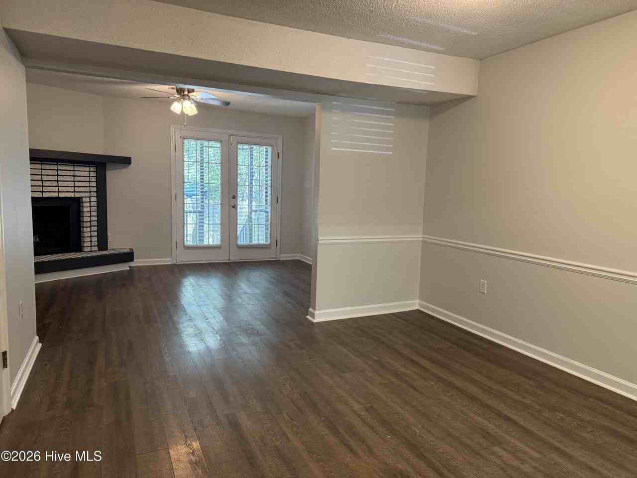 3127 Village Ct N - Photo 3 of 14