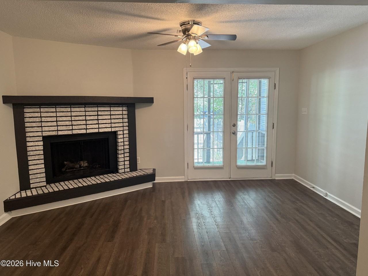 3127 Village Ct N - Photo 5 of 14