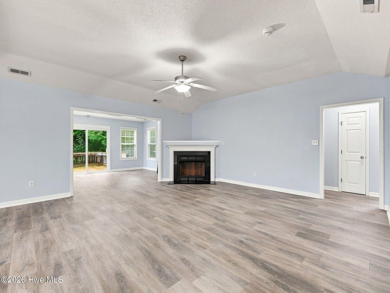 125 Whiteleaf Dr - Photo 6 of 38
