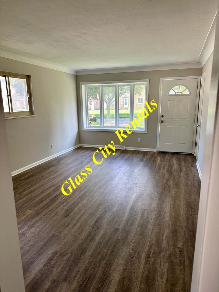 650 Sandralee Dr #1 - Photo 3 of 12