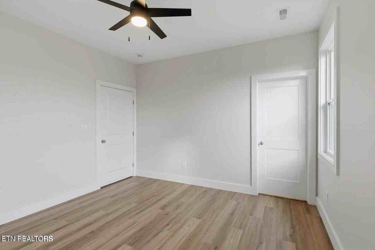 818 W Anderson Ave - Photo 4 of 12