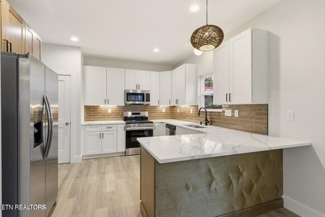 818 W Anderson Ave - Photo 6 of 12