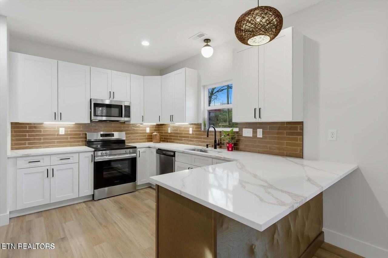 818 W Anderson Ave - Photo 7 of 12
