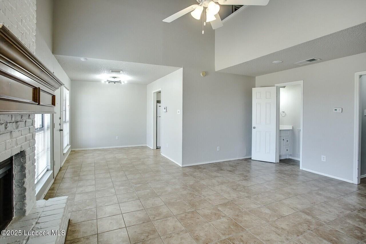 538 N Fulton Ave - Photo 3 of 14