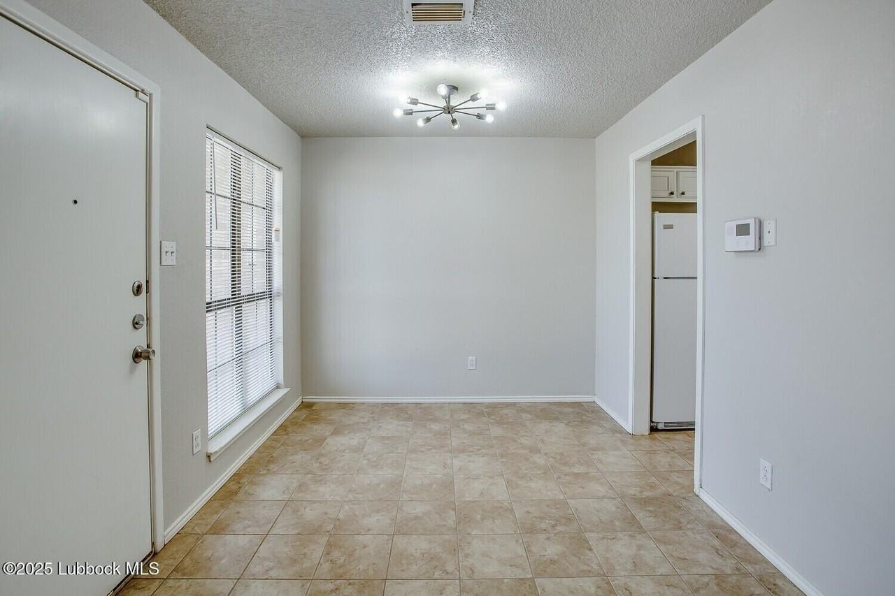 538 N Fulton Ave - Photo 5 of 14