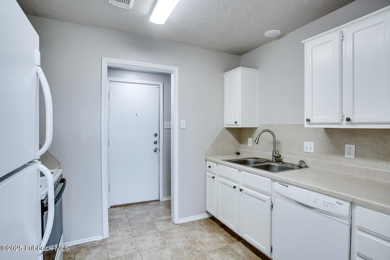 538 N Fulton Ave - Photo 6 of 14