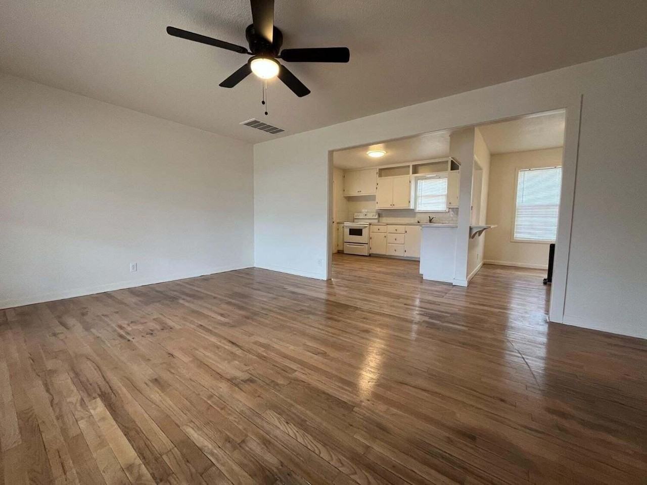 2608 42nd St - Photo 2 of 11