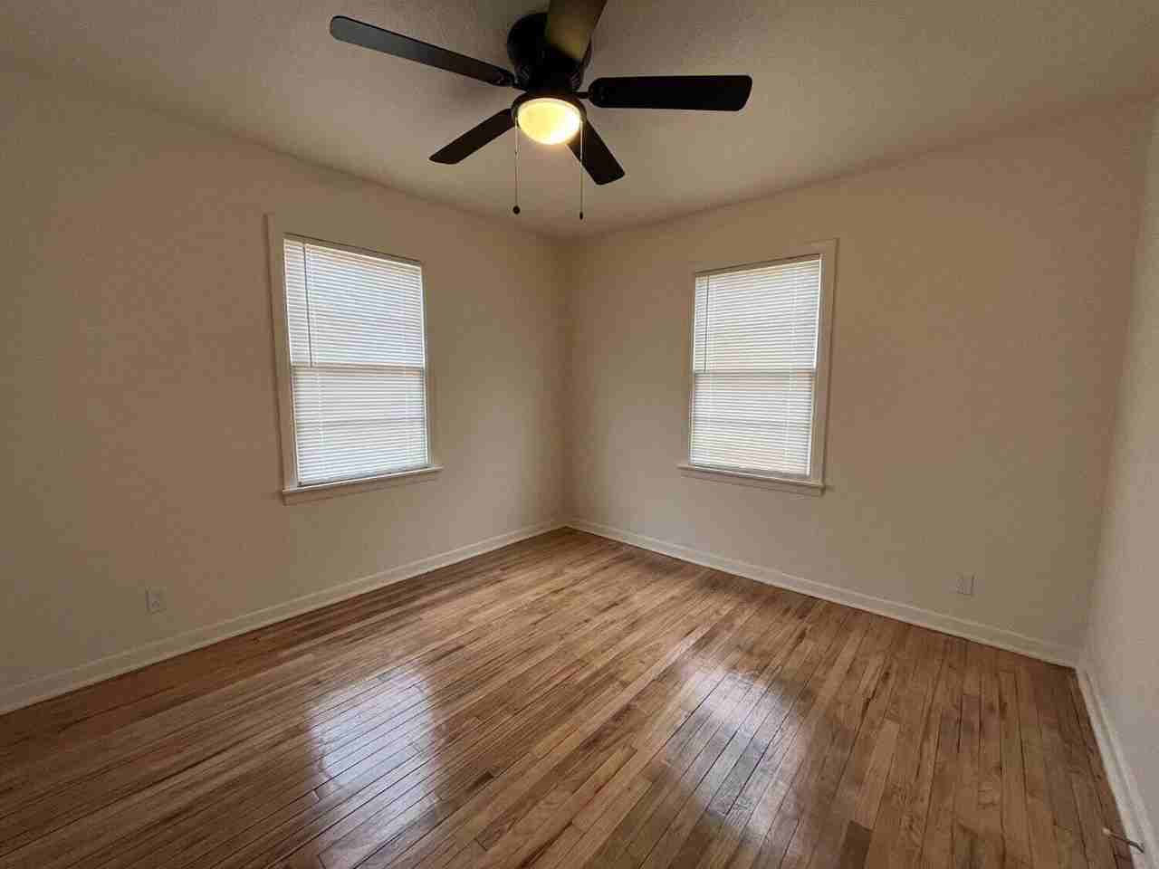 2608 42nd St - Photo 6 of 11