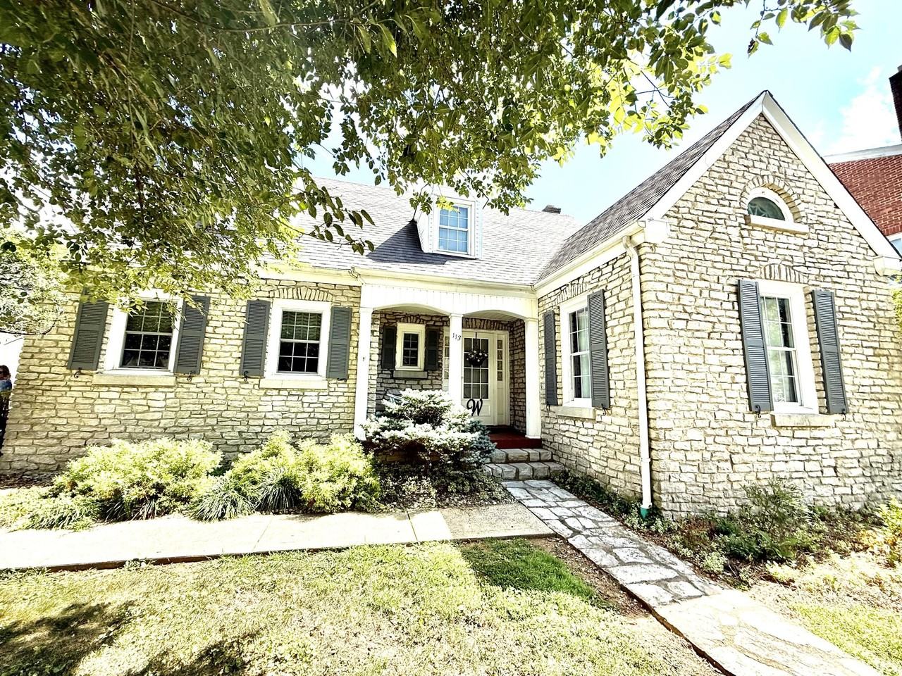 113 College St - Photo 2 of 34
