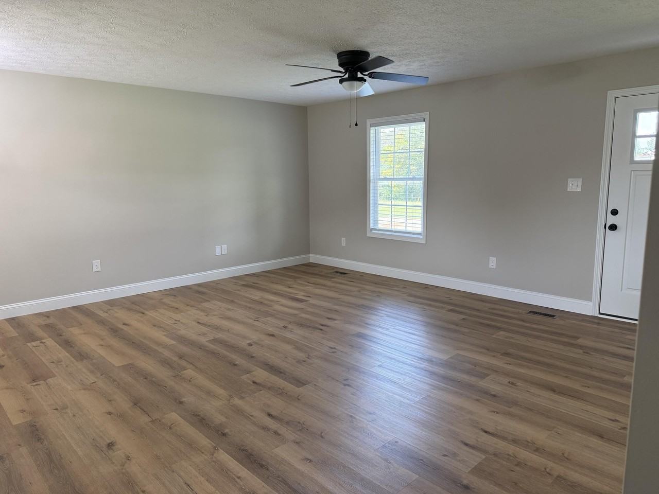 403 Opossum Kingdom Rd - Photo 5 of 13