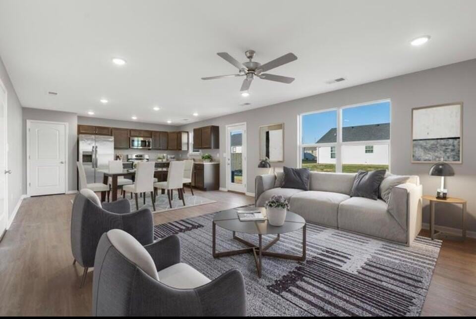 8009 Driftwood Loop - Photo 3 of 9