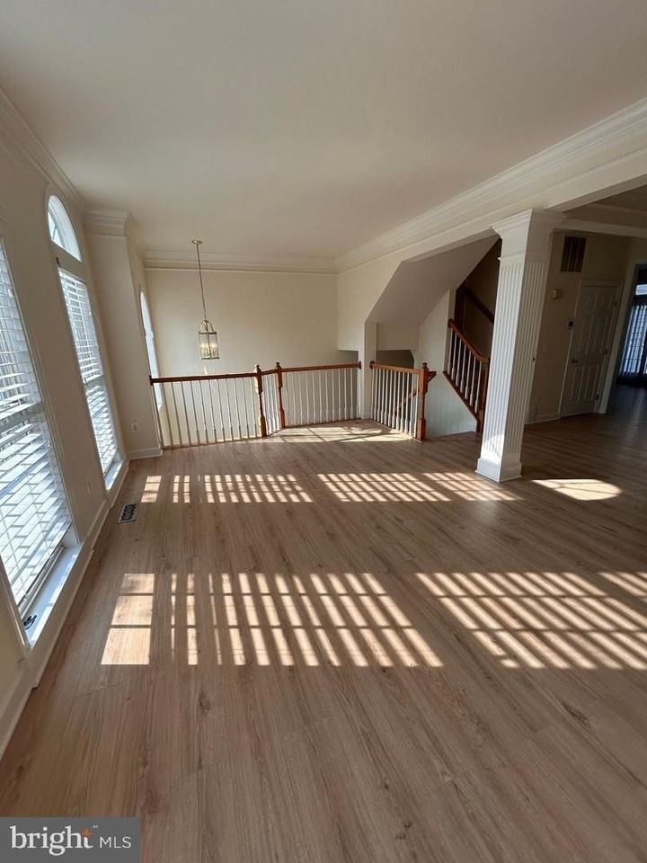 8075 Samuel Wallis St - Photo 3 of 30