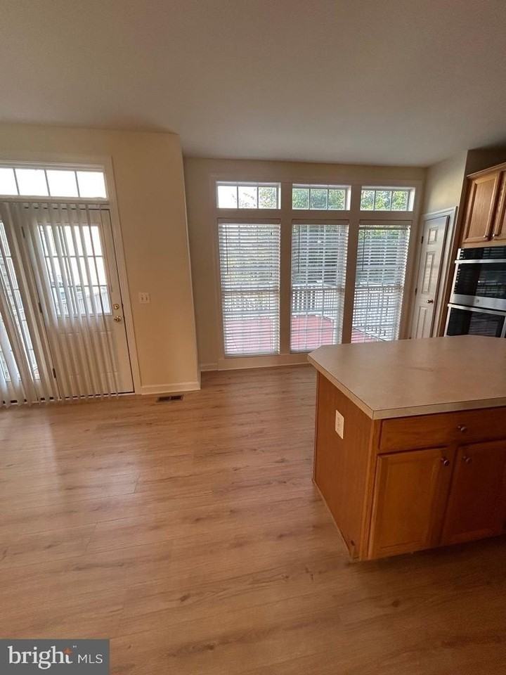 8075 Samuel Wallis St - Photo 7 of 30