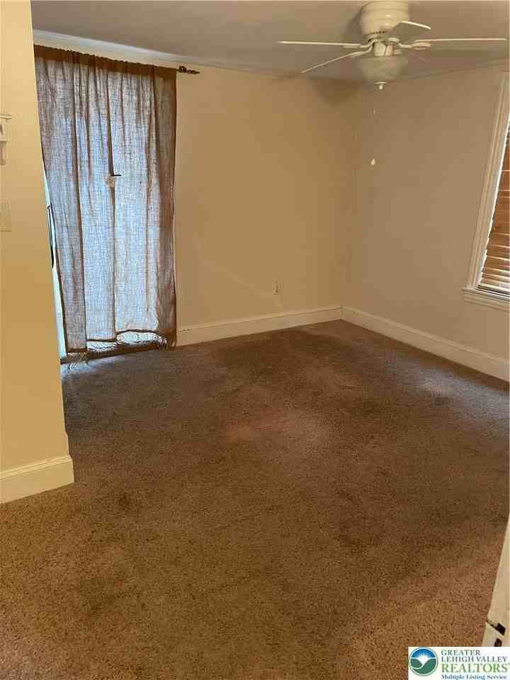 617 School St - Photo 7 of 8