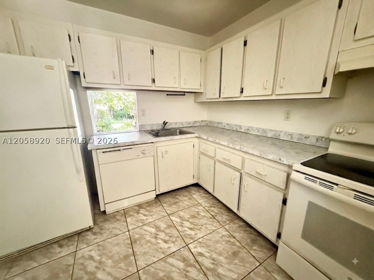 7720 Camino Real #107 - Photo 6 of 15