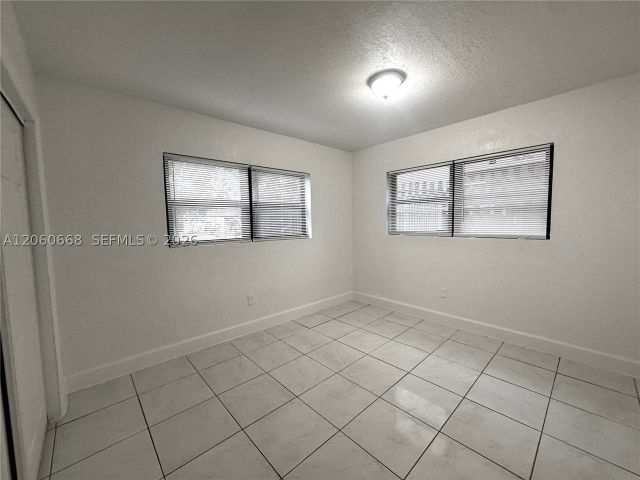 1530 Ne 136th St #10 - Photo 6 of 8