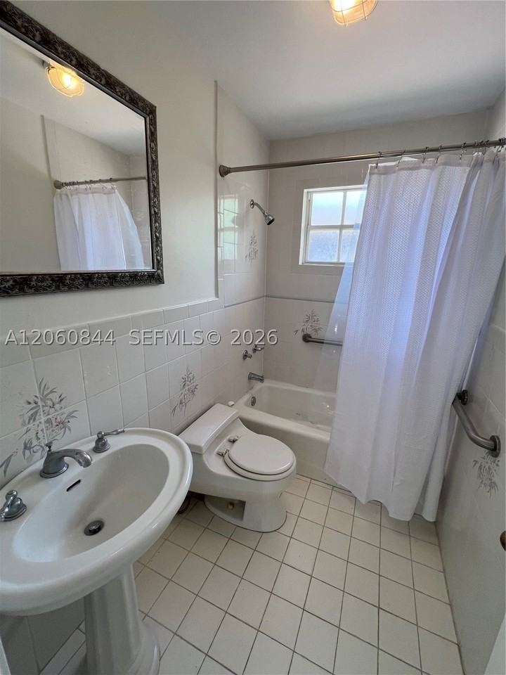 421 Nw 57th Ct #1 - Photo 4 of 14
