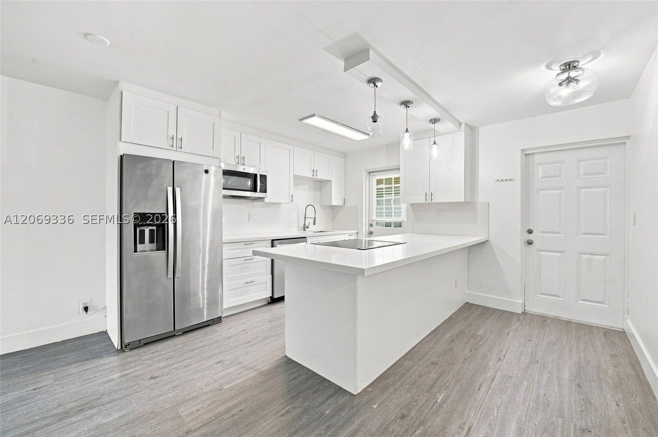 222 N Federal Hwy #115 - Photo 2 of 35