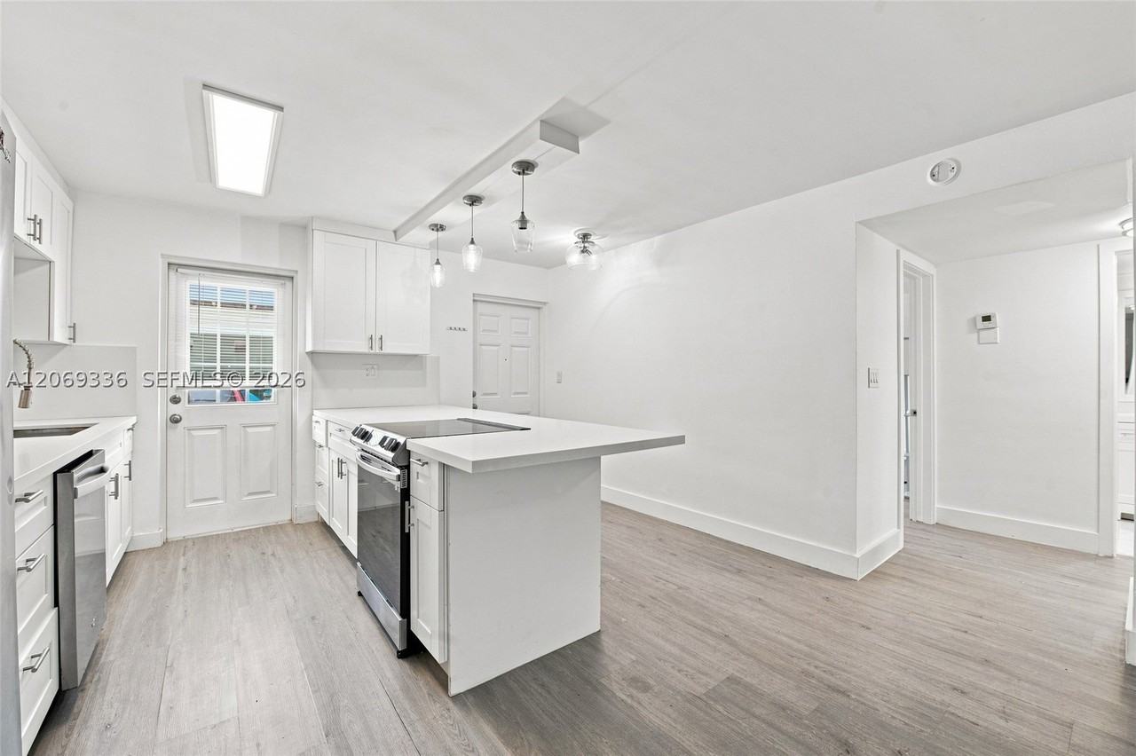 222 N Federal Hwy #115 - Photo 5 of 35